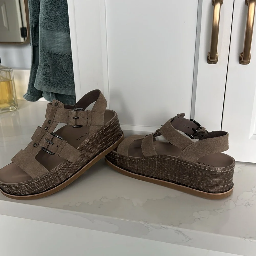 Donald Pliner suede sandals in size 5.5. - Picture 5 of 8